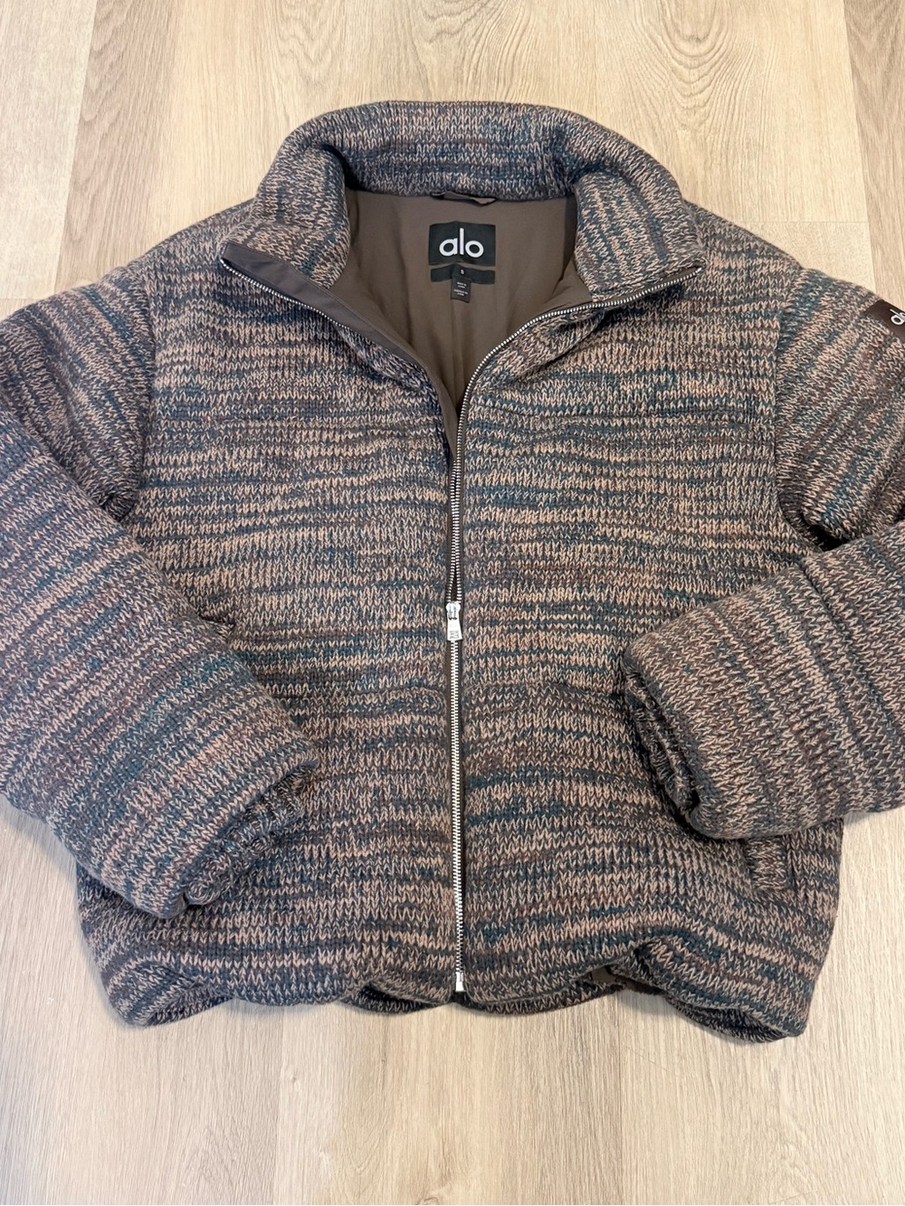 Alo Yoga stage sweater puffer